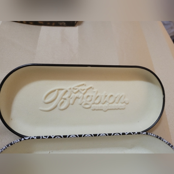 Brighton Elegant Black Sunglasses for Women And Case main image 7